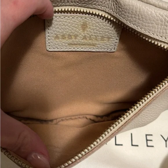 Abby Alley Midi Sling Bag in Gardenia - Picture 3 of 7